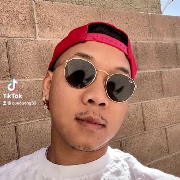 Meet your Posher, Que - Picture 1 of 1